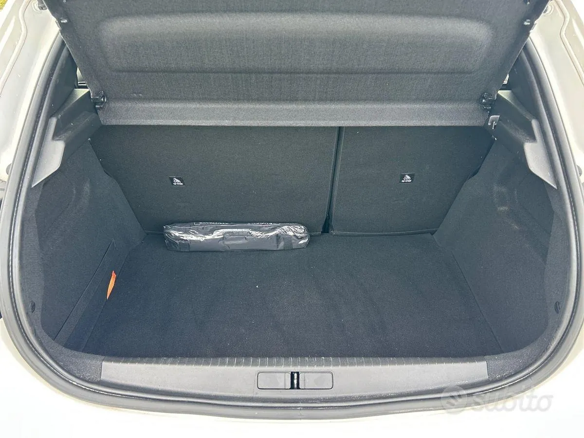 Peugeot 208 2022 photo 5