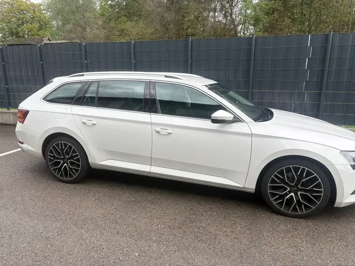 Skoda Superb 2019 photo 2
