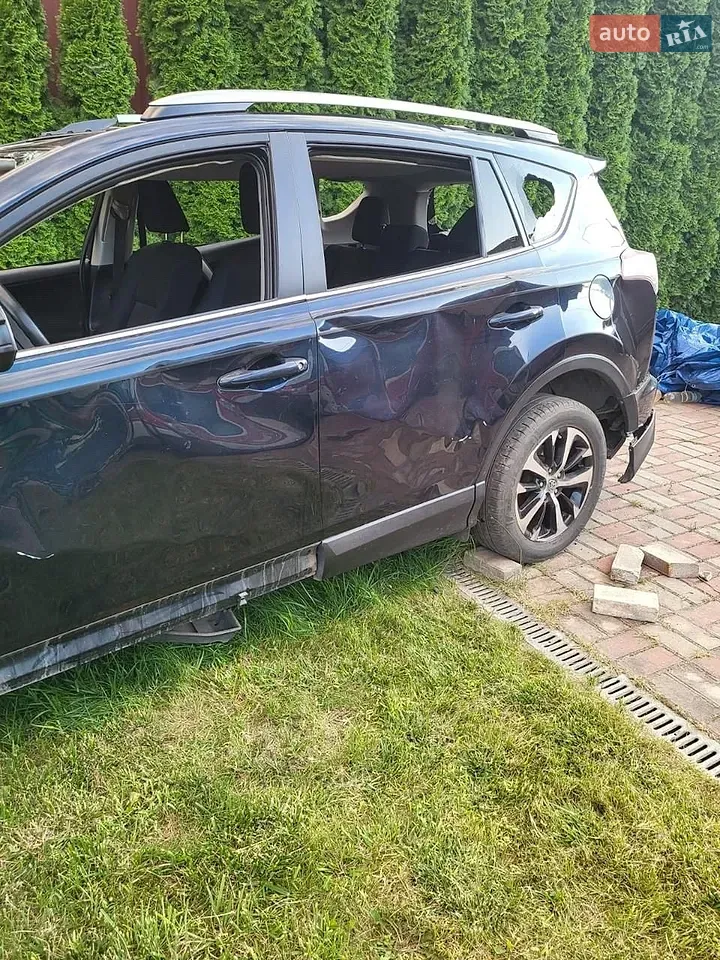 Toyota Rav4 2017 photo 2