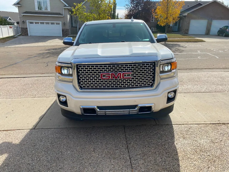 GMC Denali 2015 photo 2