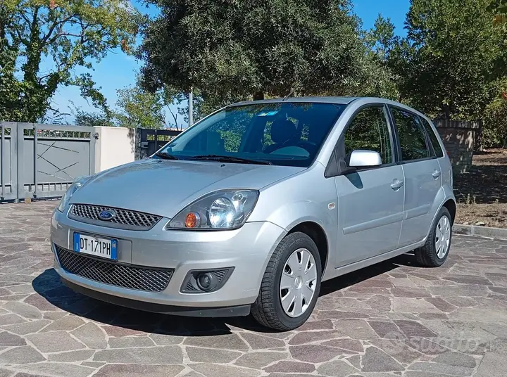 Ford Fiesta 2008 photo 2