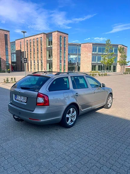 Skoda Octavia 2011 photo 3