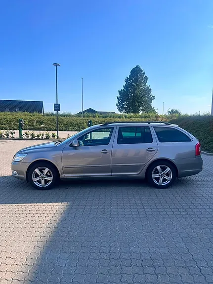 Skoda Octavia 2011 photo 5