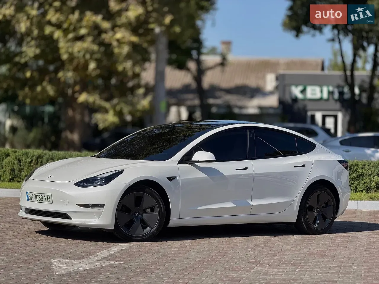Tesla Model 3 2023 photo 3