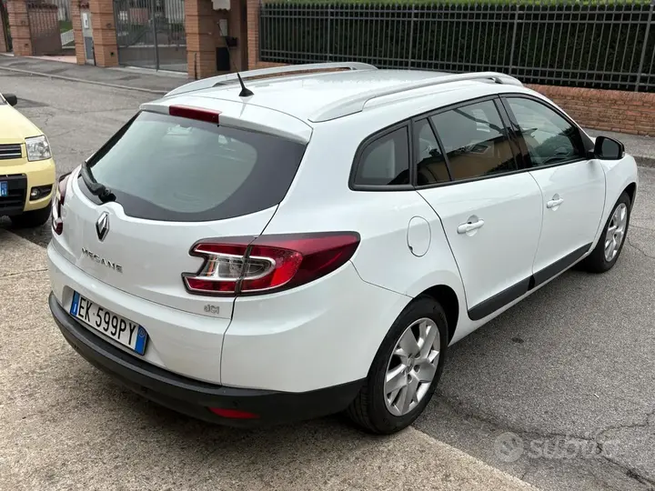 Renault Megane 2012 photo 2