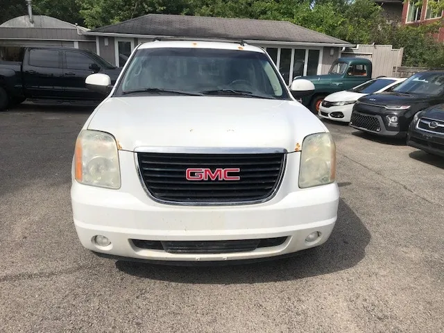 GMC Yukon Xl 2011 photo 2