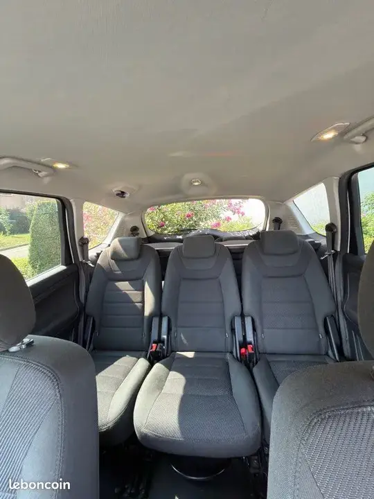 Ford S-Max 2012 photo 2