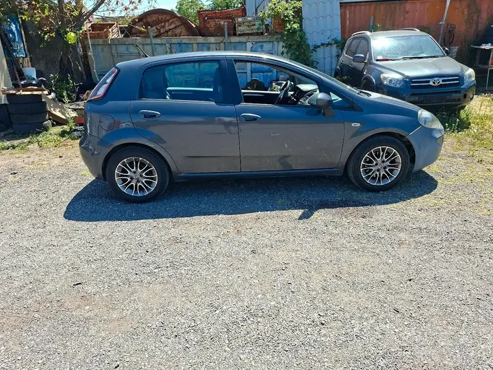 Fiat Punto 2012 photo 2
