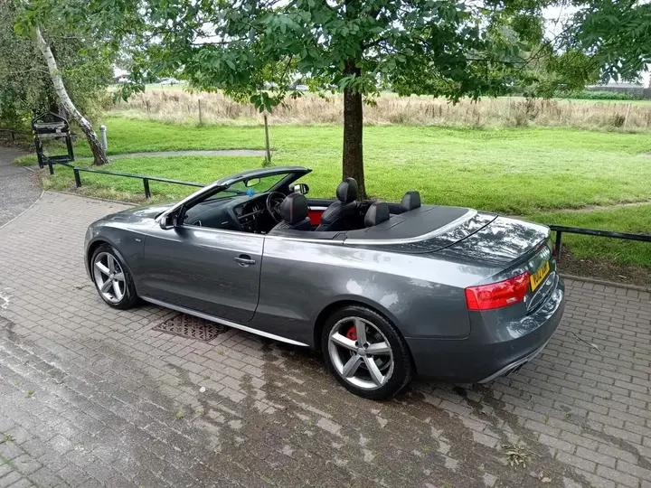 Audi A5 2012 photo 2