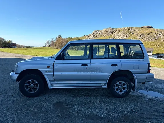 Mitsubishi Pajero 2000 photo 2