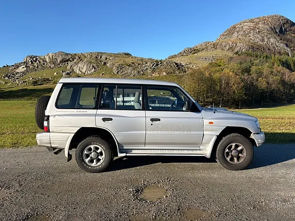 Mitsubishi Pajero 2000 photo 4