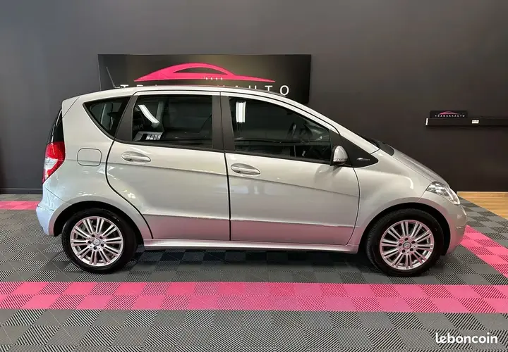 Mercedes-Benz A-Class 2010 photo 3