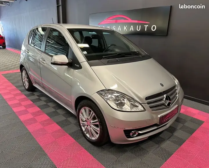 Mercedes-Benz A-Class 2010 photo 2