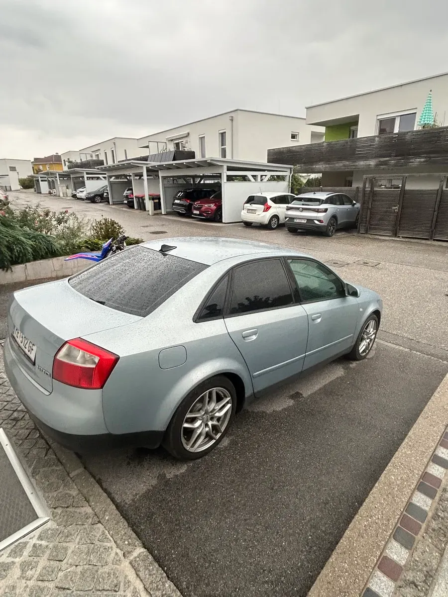 Audi A4 2001 photo 2