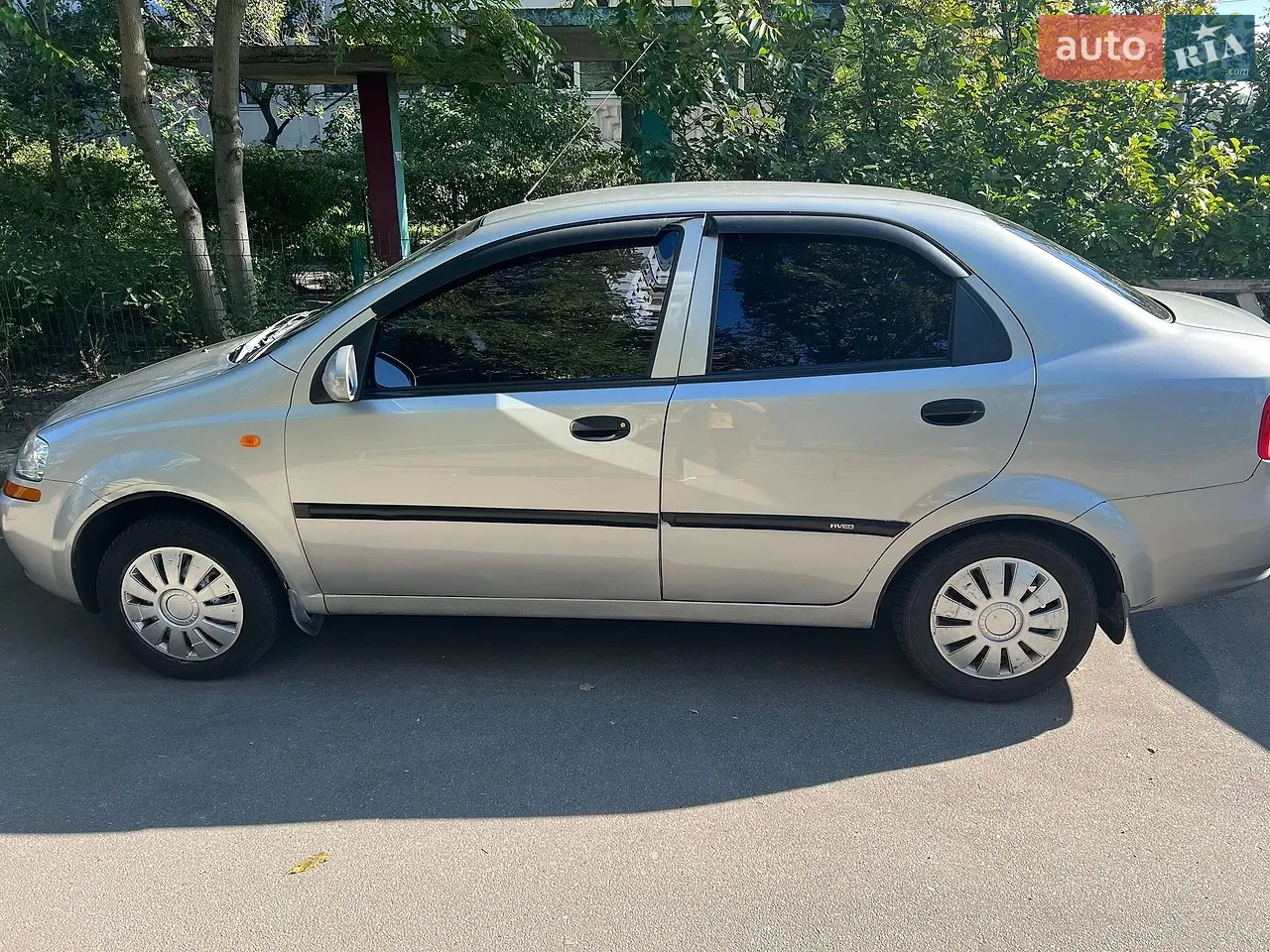 Chevrolet Aveo 2004 photo 2