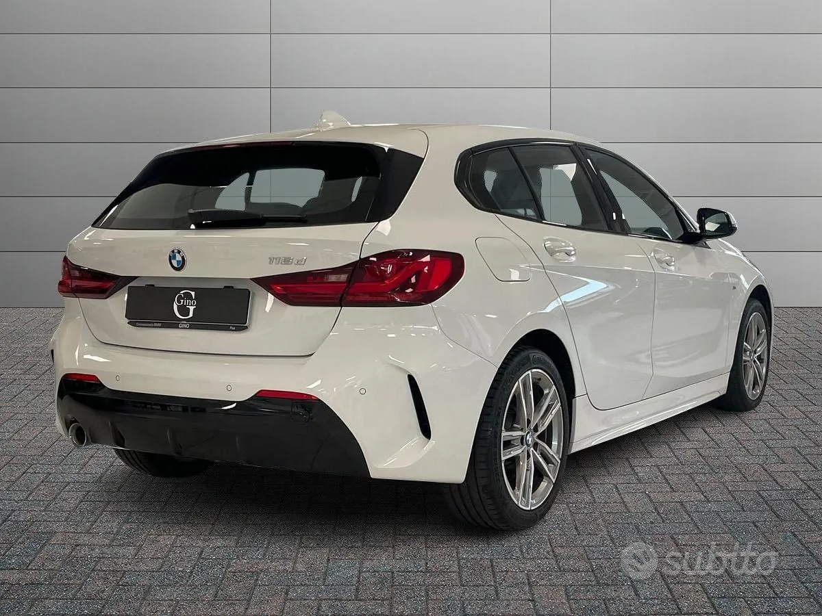 BMW 116D 2024 photo 3