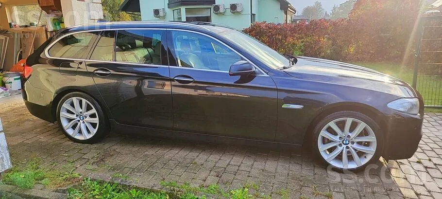 BMW 520 2011 photo 2