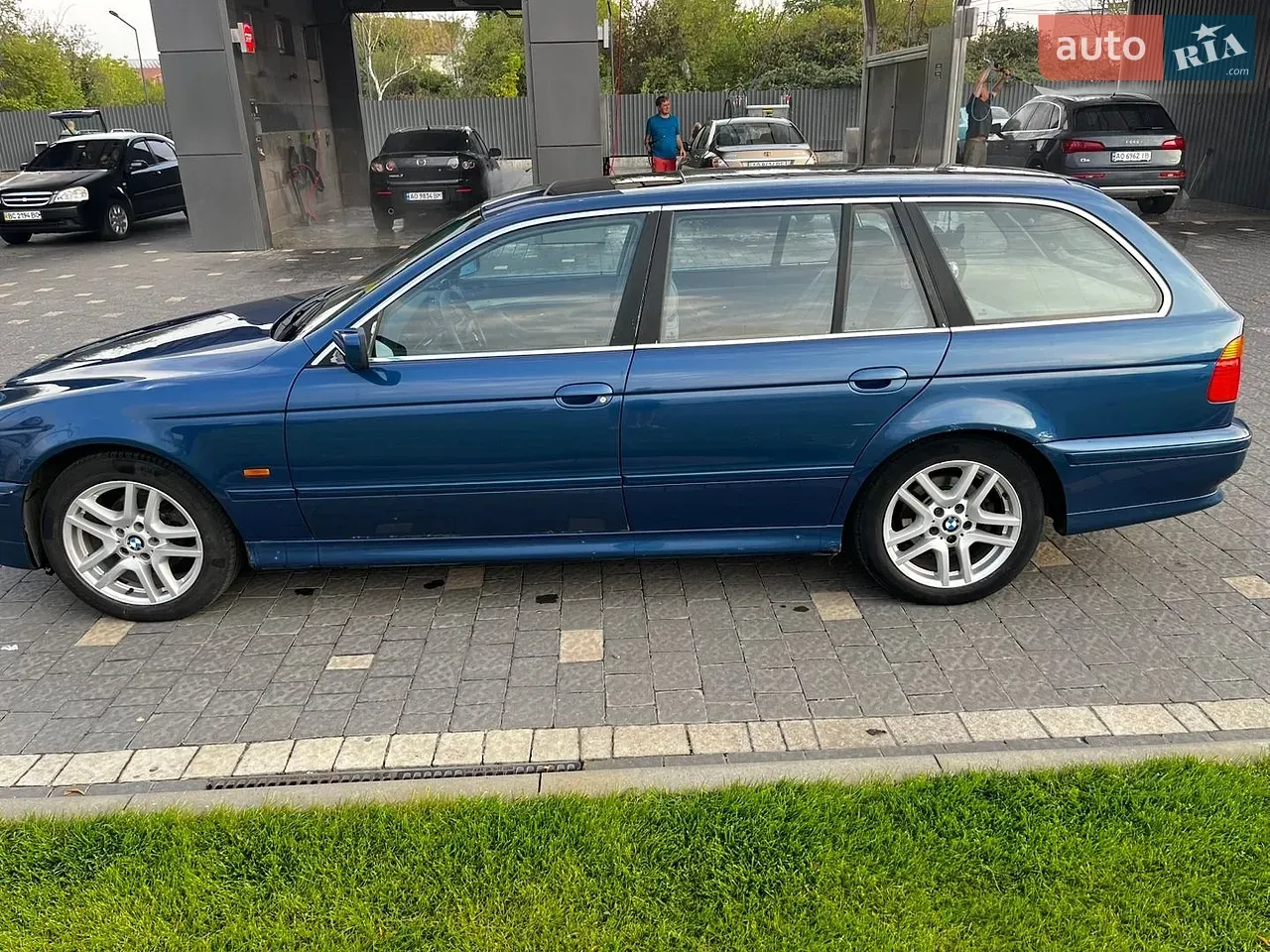 BMW 5 Series 2002 photo 2