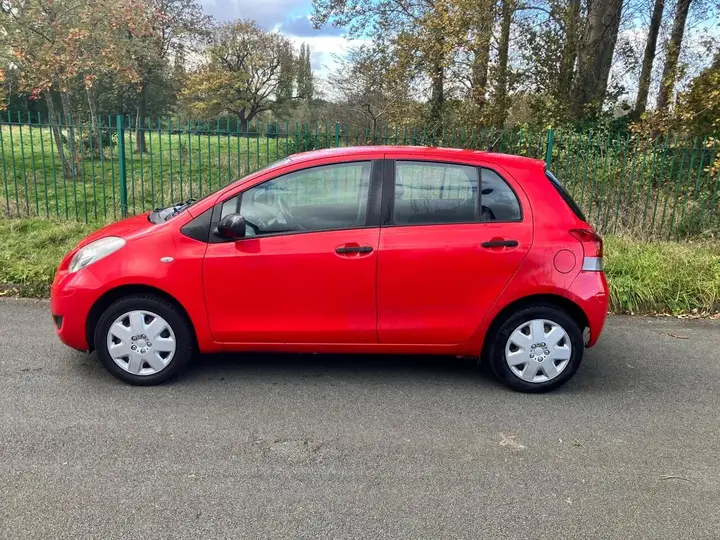 Toyota Yaris 2009 photo 2