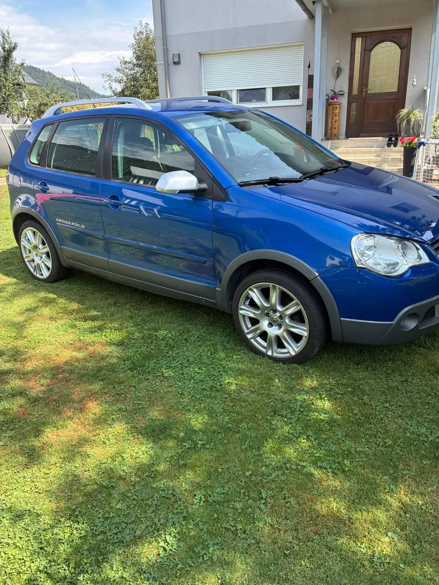 Volkswagen Polo 2006 photo 2