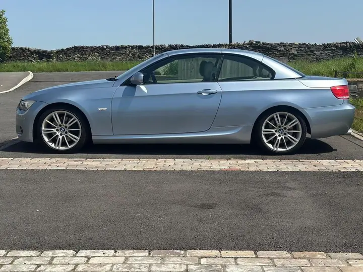 BMW 3 Series 2010 photo 4