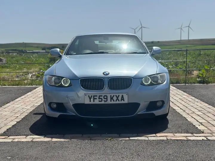 BMW 3 Series 2010 photo 2