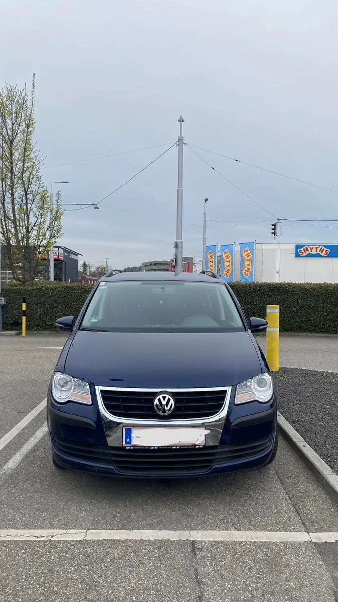 Volkswagen Touran 2009 photo 2