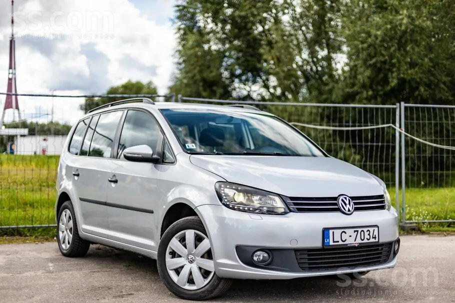 Volkswagen Touran 2013 photo 2