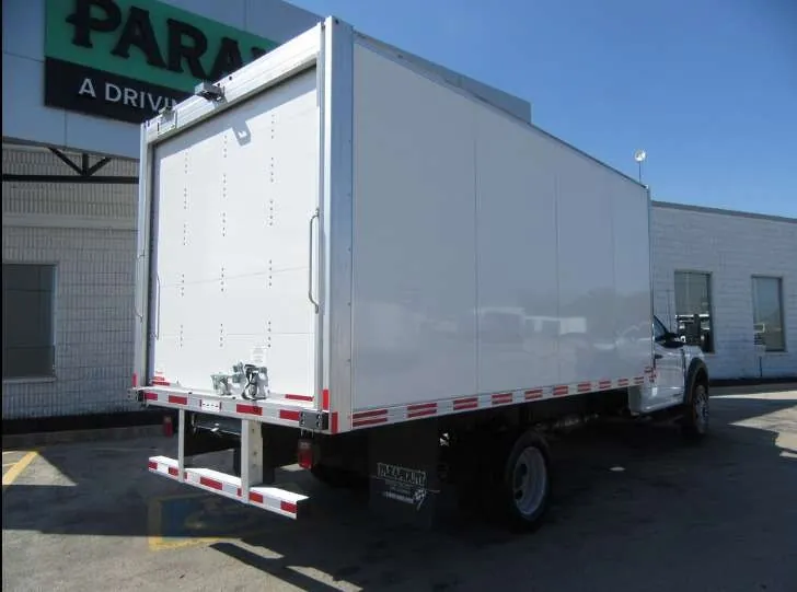 Ford F-550 2026 photo 3