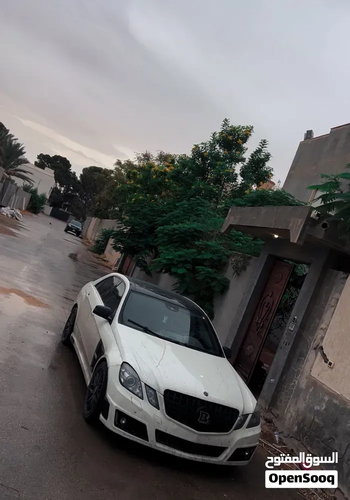 Mercedes-Benz E-Class 2011 photo 2