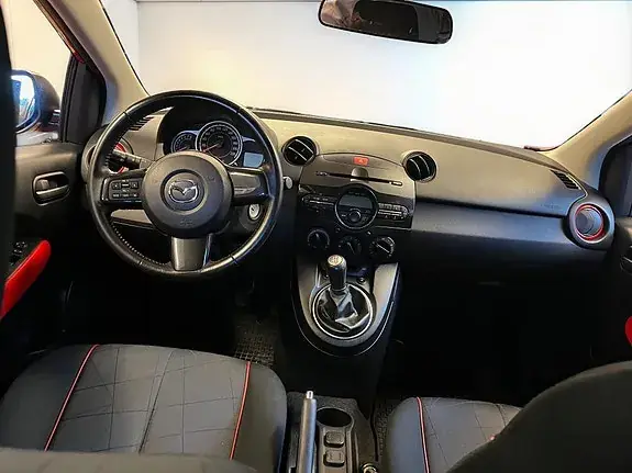 Mazda 2 2014 photo 3