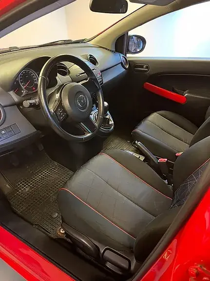 Mazda 2 2014 photo 4