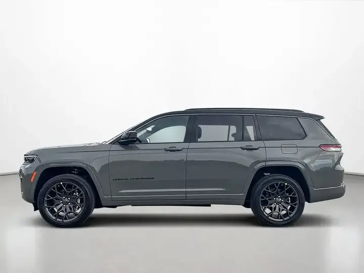 Jeep Grand Cherokee 2027 photo 2