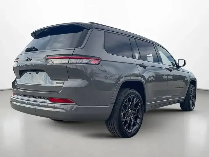 Jeep Grand Cherokee 2027 photo 5