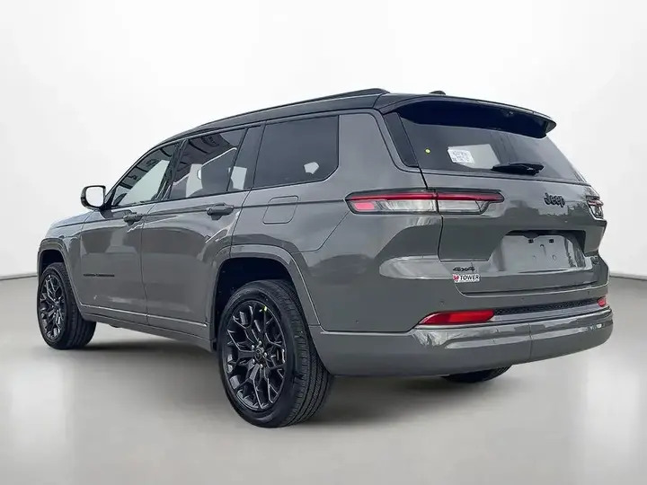 Jeep Grand Cherokee 2027 photo 3