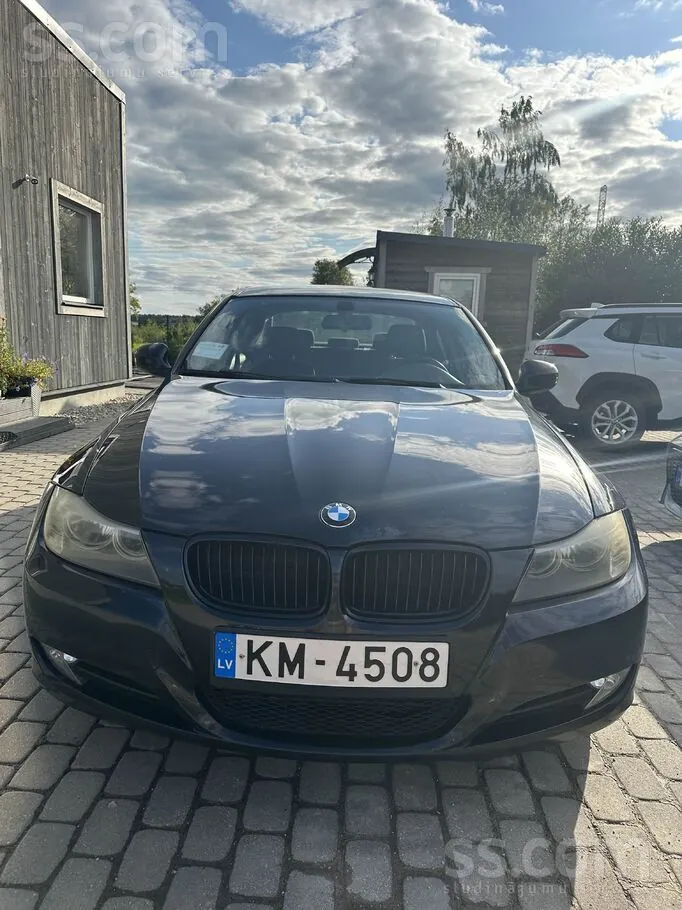 BMW 320D 2010 photo 2