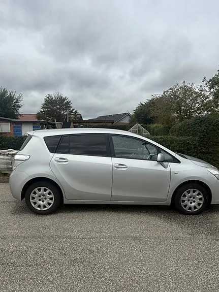 Toyota Verso 2011 photo 3