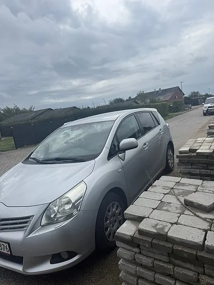 Toyota Verso 2011 photo 2