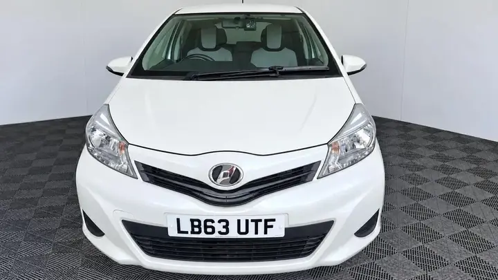 Toyota Yaris 2013 photo 3