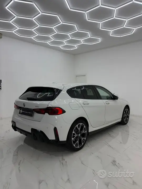 BMW 120 2025 photo 4
