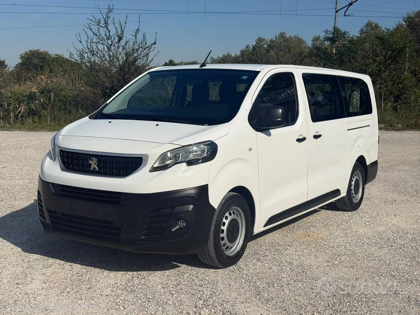 Peugeot Traveller 2018 photo 2