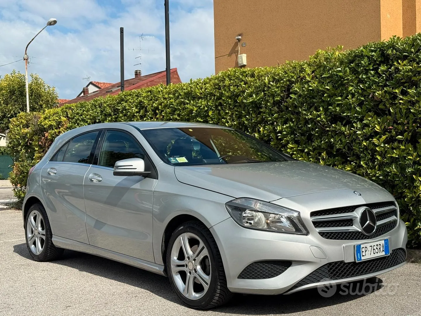 Mercedes-Benz A 180 2012 photo 2