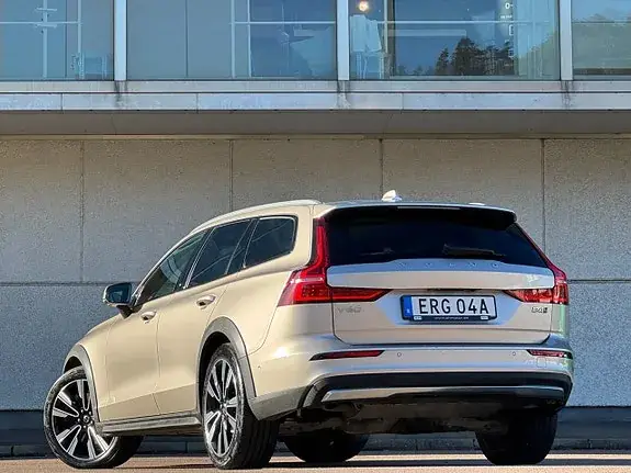 Volvo V60 Cross Country 2023 photo 3