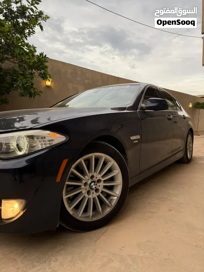 BMW 5 Series 2011 photo 2