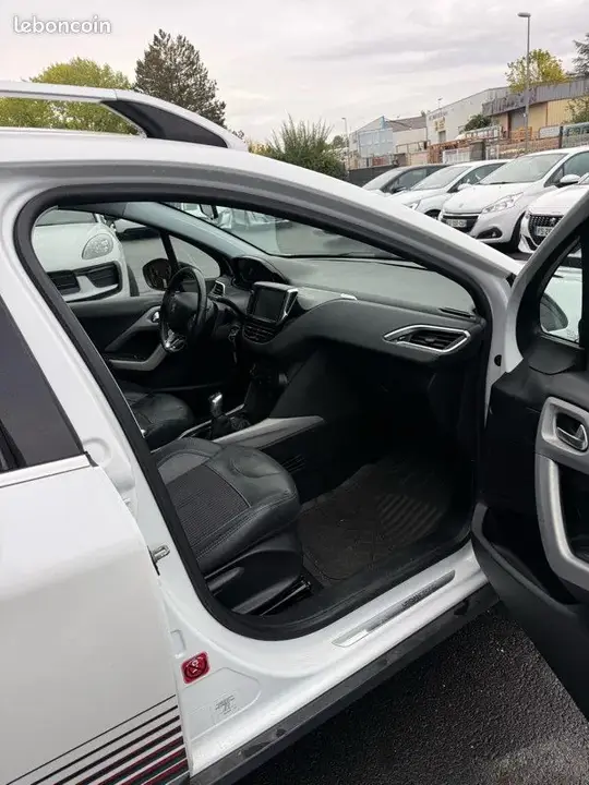 Peugeot 2008 2015 photo 5