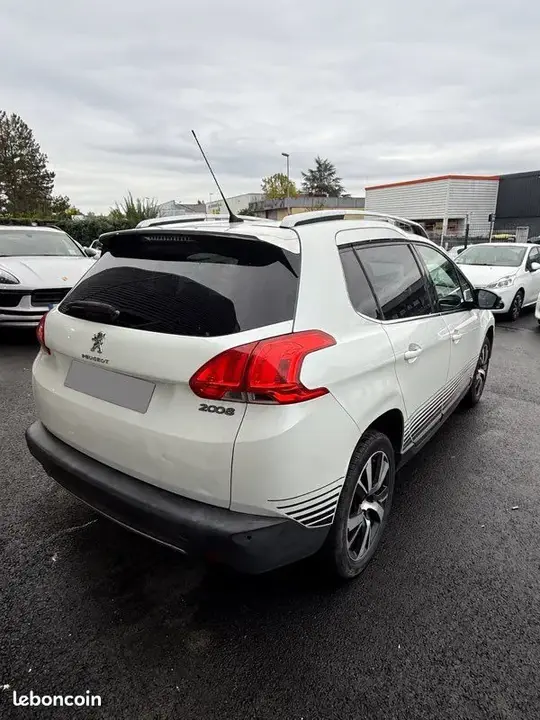 Peugeot 2008 2015 photo 2