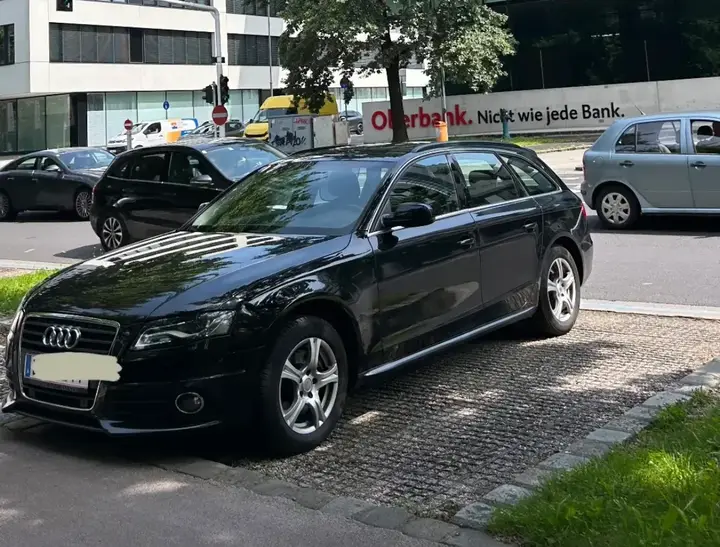 Audi A4 2012 photo 2