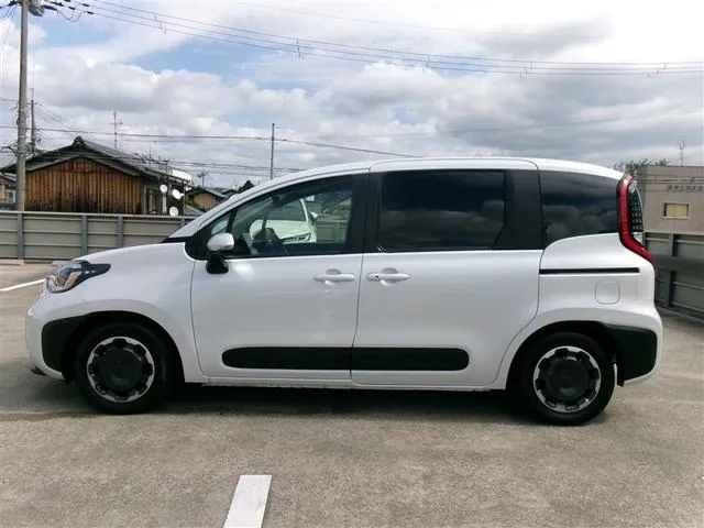 Toyota Sienta 2025 photo 2