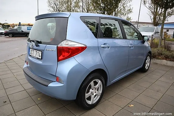 Toyota Verso-S 2011 photo 3