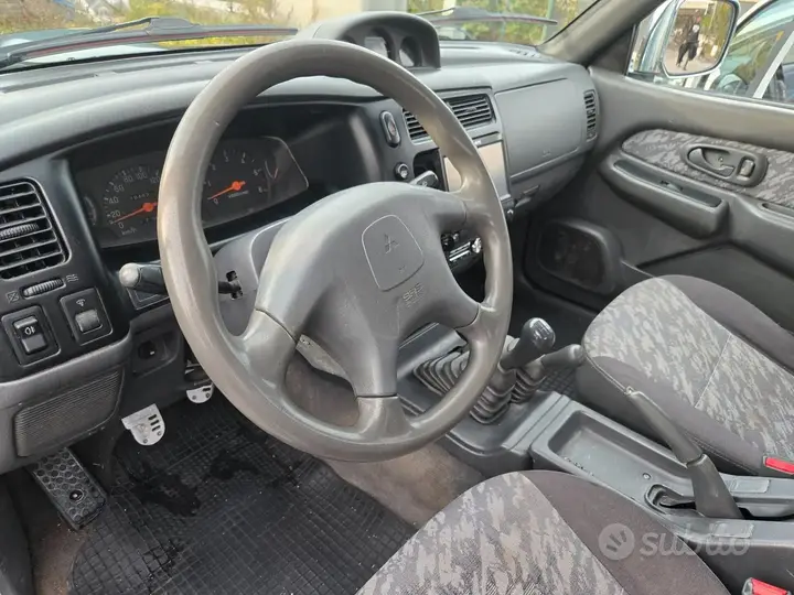 Mitsubishi L200 2000 photo 4